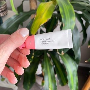 Glossier cloud pain in Puff
